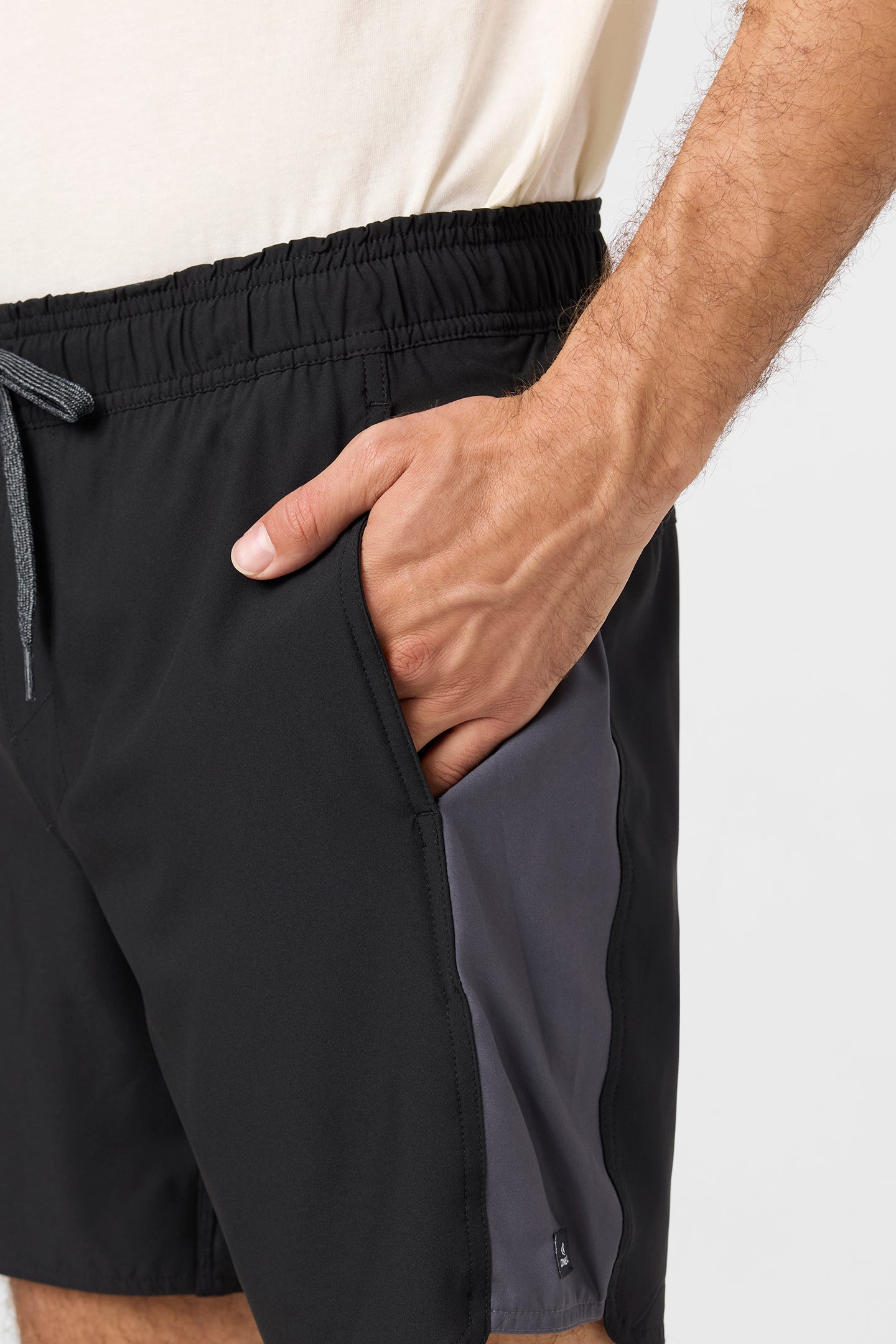 Perform Light Tech Panel Lined Elastic Waist 17 Hybrid Shorts - Image 5