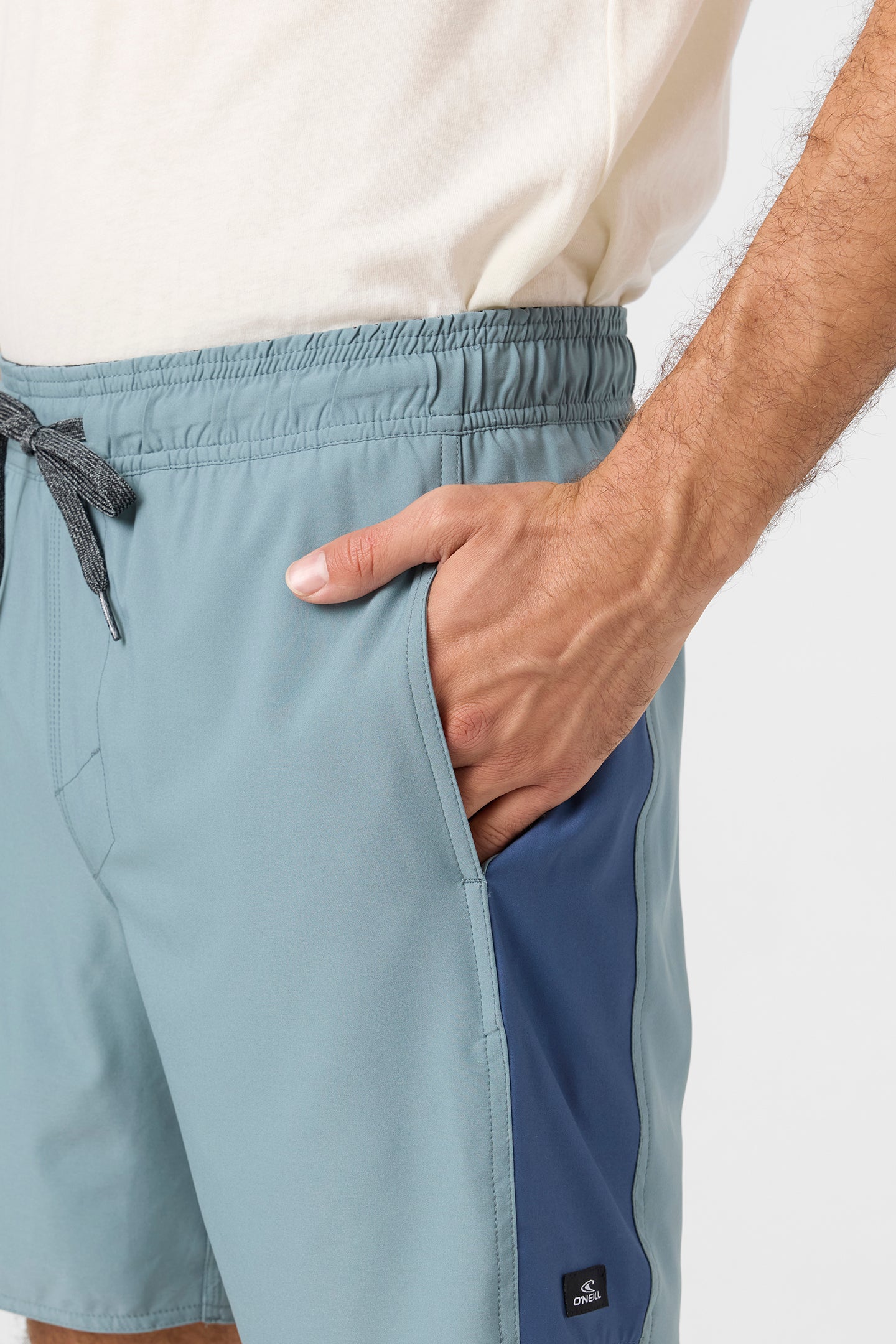 Perform Light Tech Panel Lined Elastic Waist 17 Hybrid Shorts - Image 4