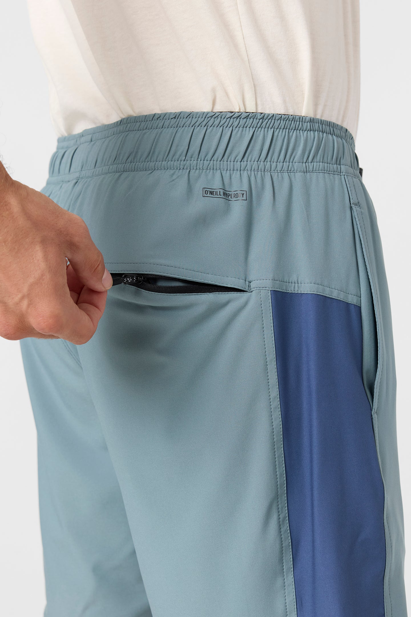 Perform Light Tech Panel Lined Elastic Waist 17 Hybrid Shorts - Image 6