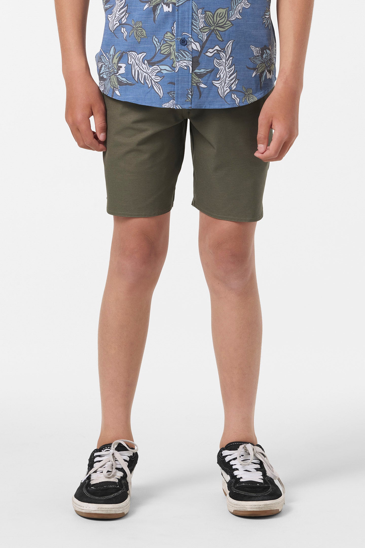 Boy's Utility Scallop Hybrid 16 Hybrid Shorts - Image 2