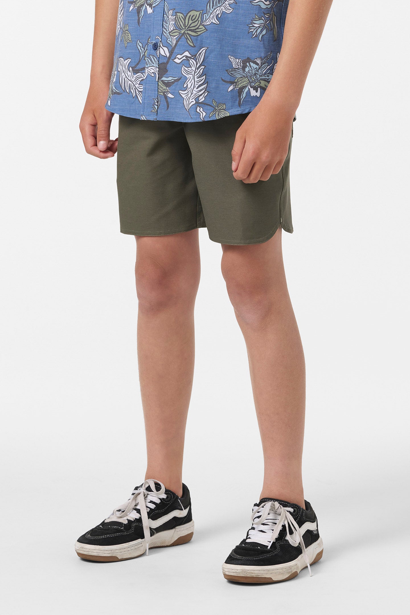 Boy's Utility Scallop Hybrid 16 Hybrid Shorts - Image 3