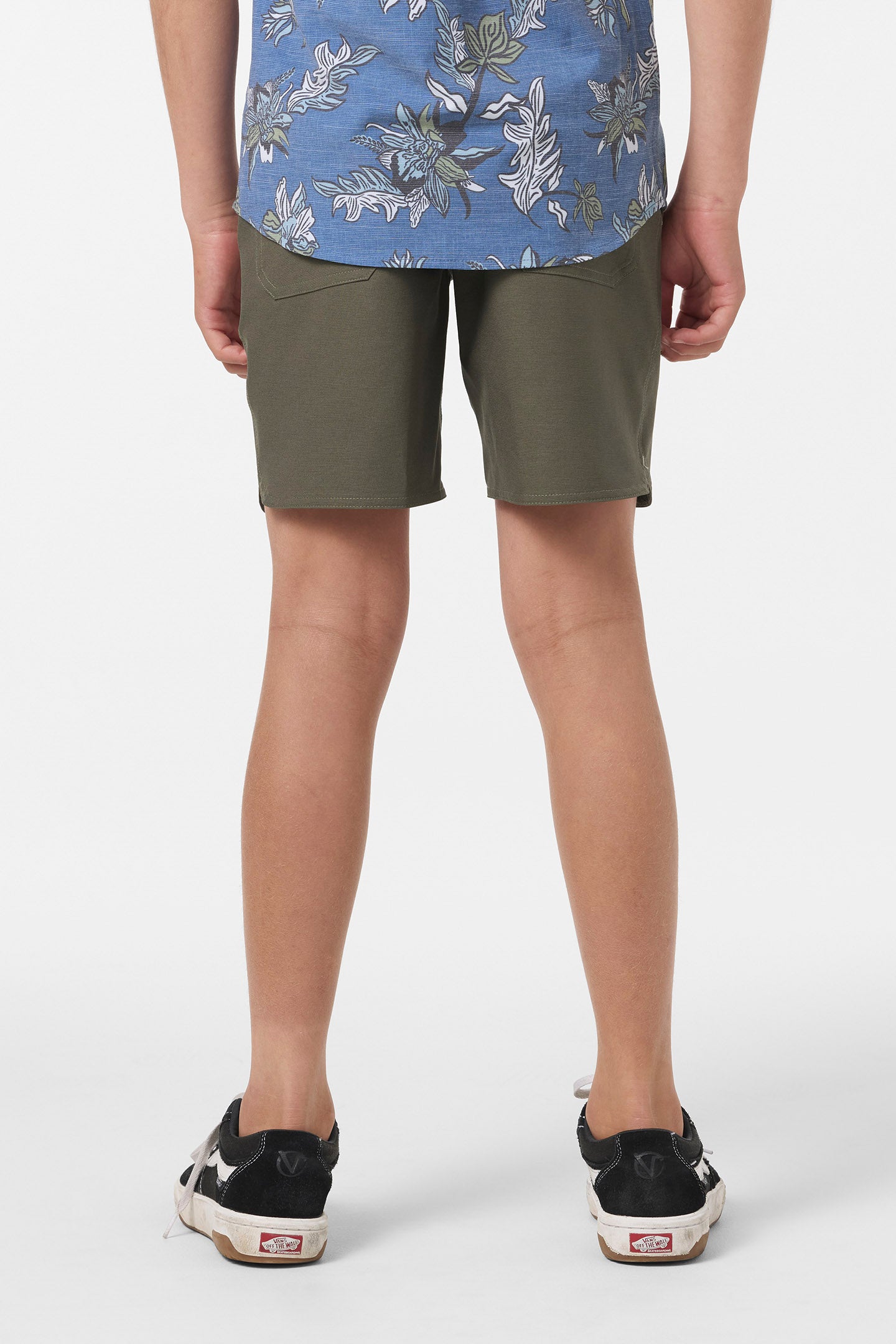 Boy's Utility Scallop Hybrid 16 Hybrid Shorts - Image 4